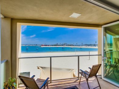 Bay Beachfront 3 Bedroom Vacation Rental in Mission Beach